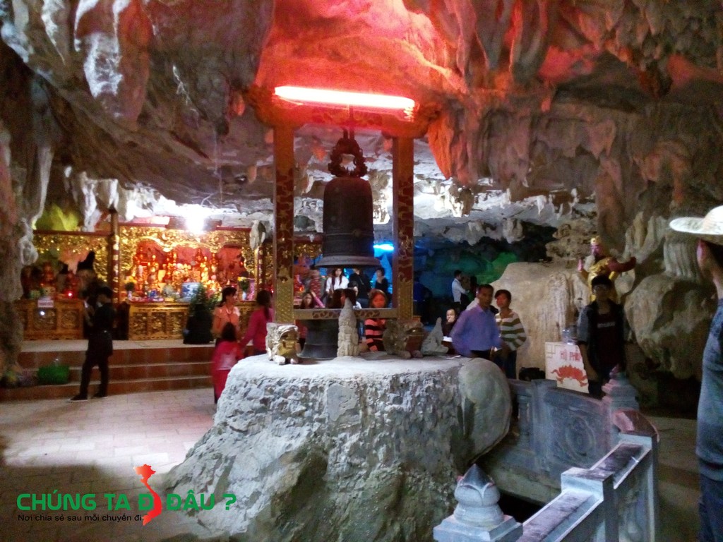 Bên trong động Mẫu Long