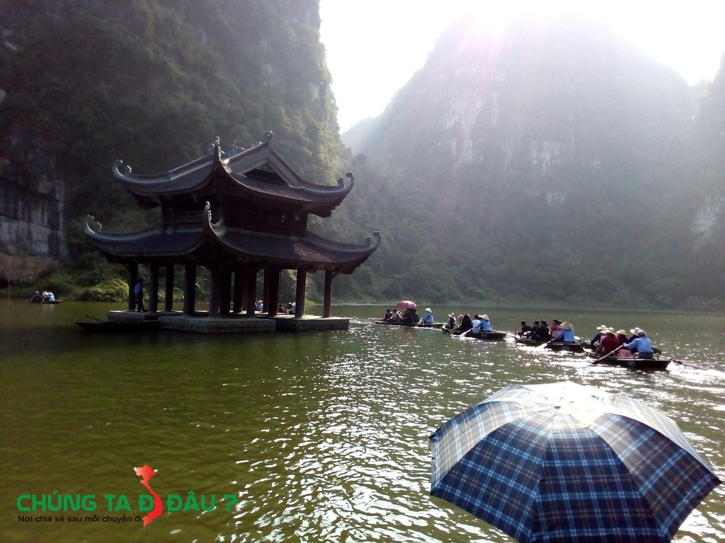 Đi qua thủy đình