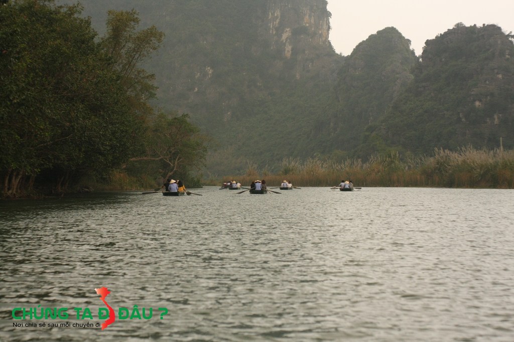 Từng đò nuối đuôi nhau về