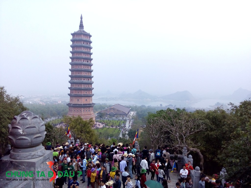 tháp báo thiên nhìn từ tượng phật Di Lặc