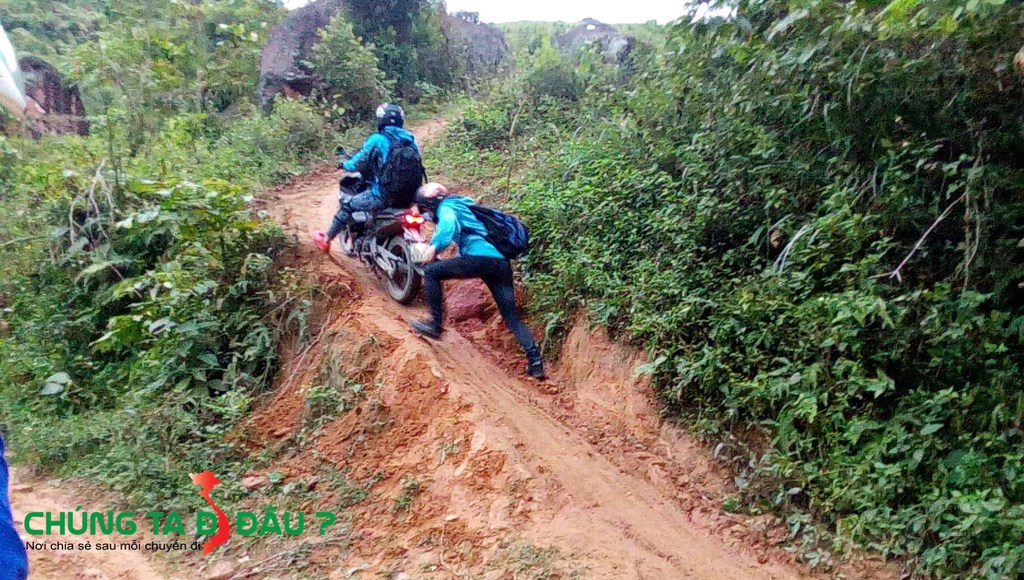 1 đoạn đường offroad vào đốn biên phòng Pha luông