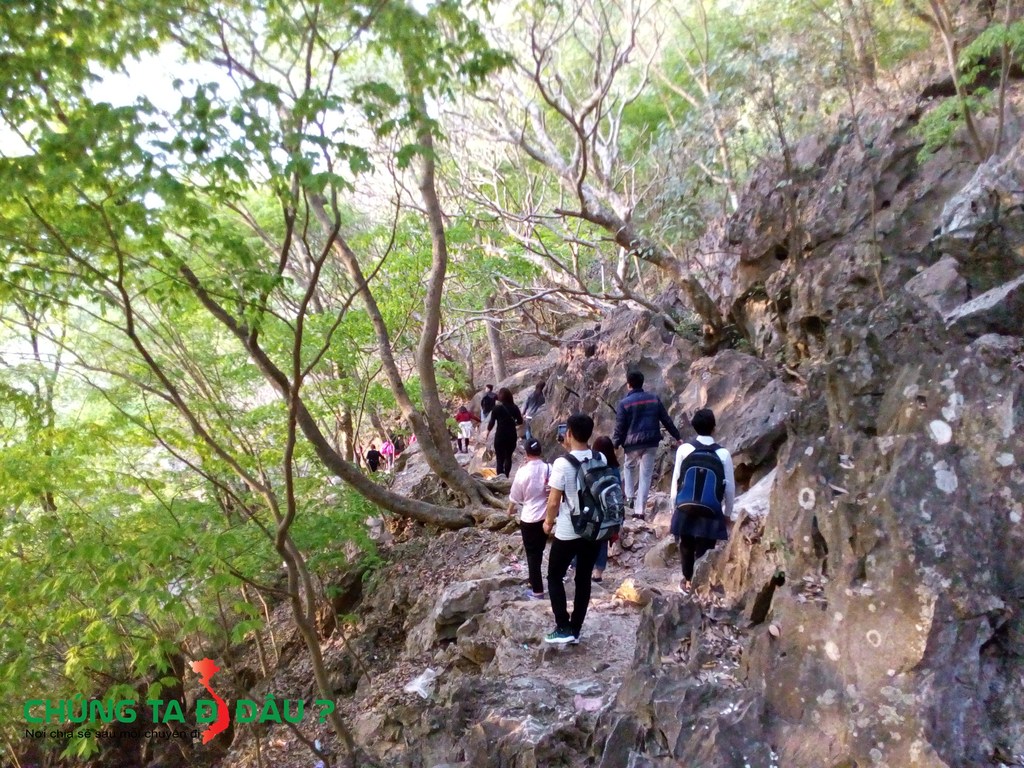 Đường sang hang cắc cớ