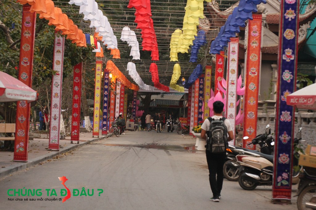 Con đường mang đậm nét phật giáo ở chùa Thầy