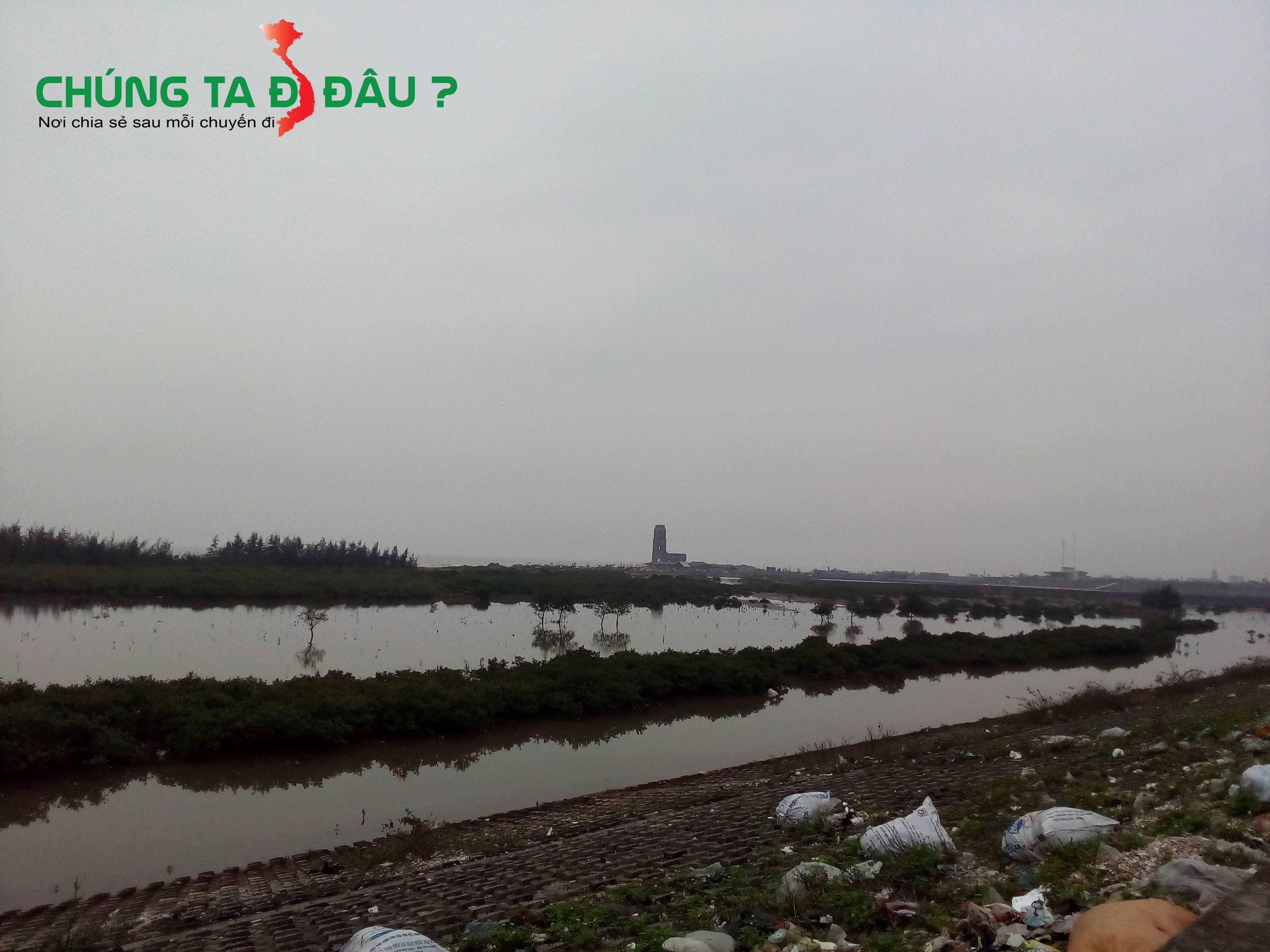 Nhà thờ đổ nhìn từ xa