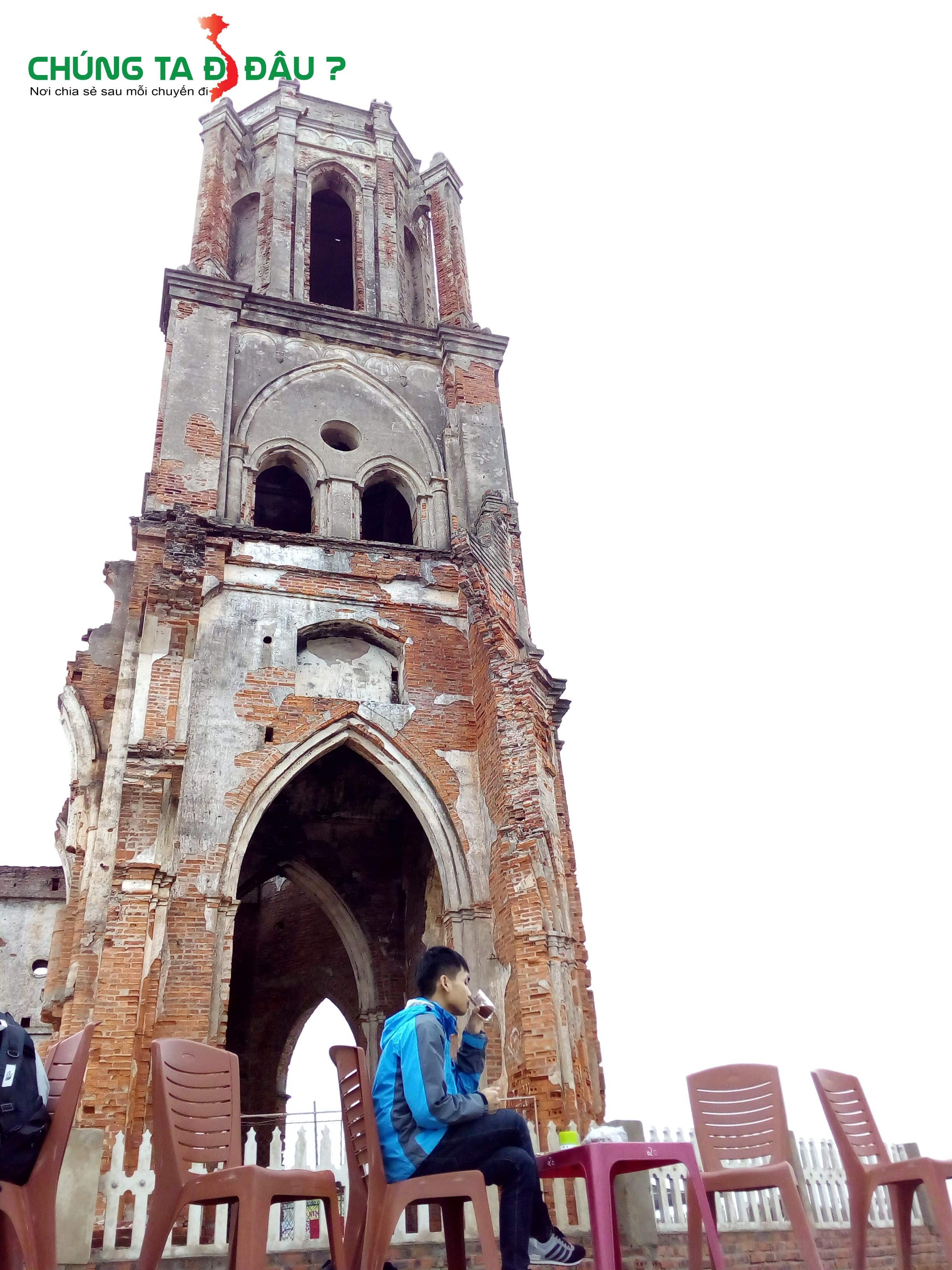 Vừa ngồi uống cafe vừa nghe sóng vỗ