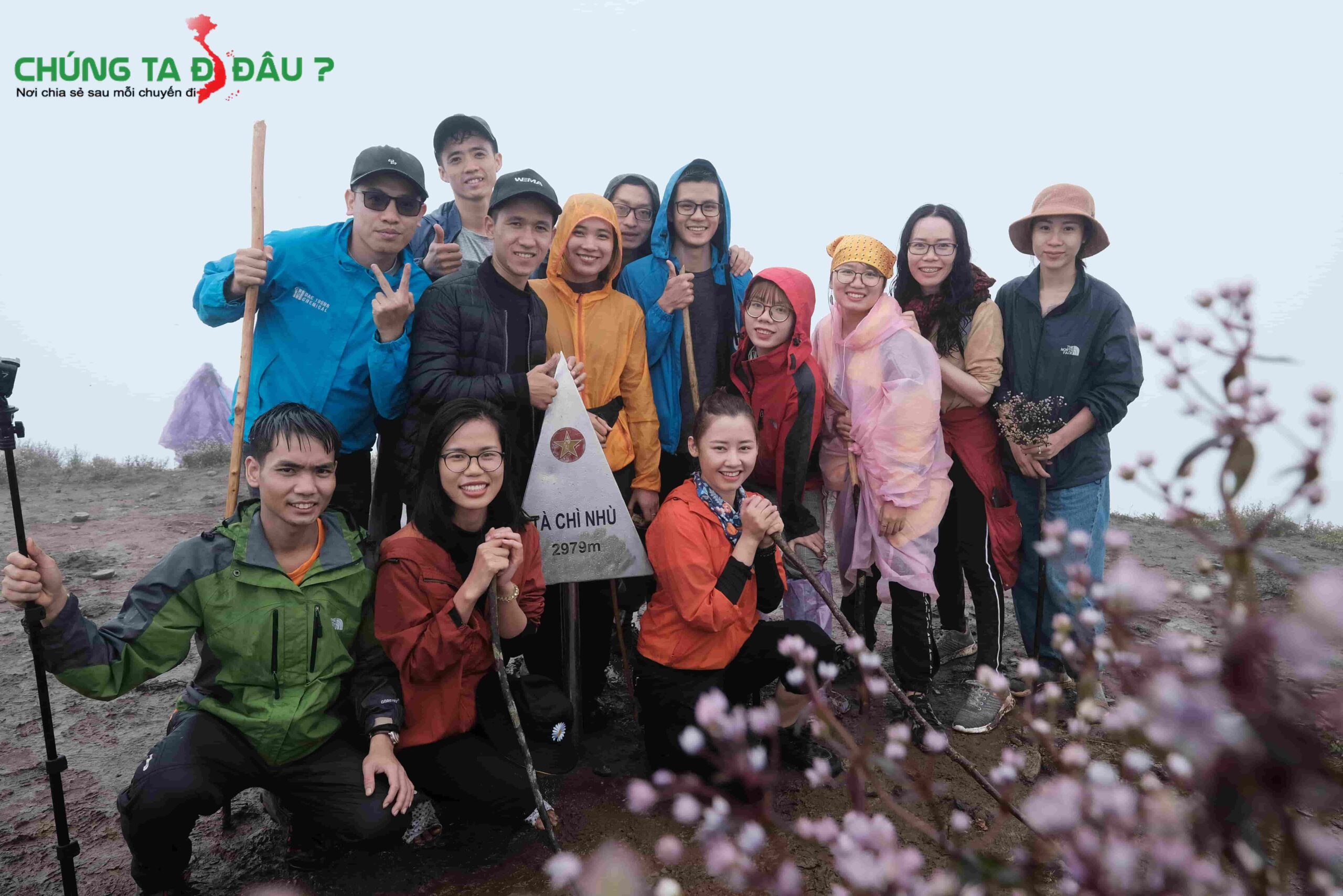 Cả team cùng check in chóp đỉnh Tà Chì Nhù 2979m