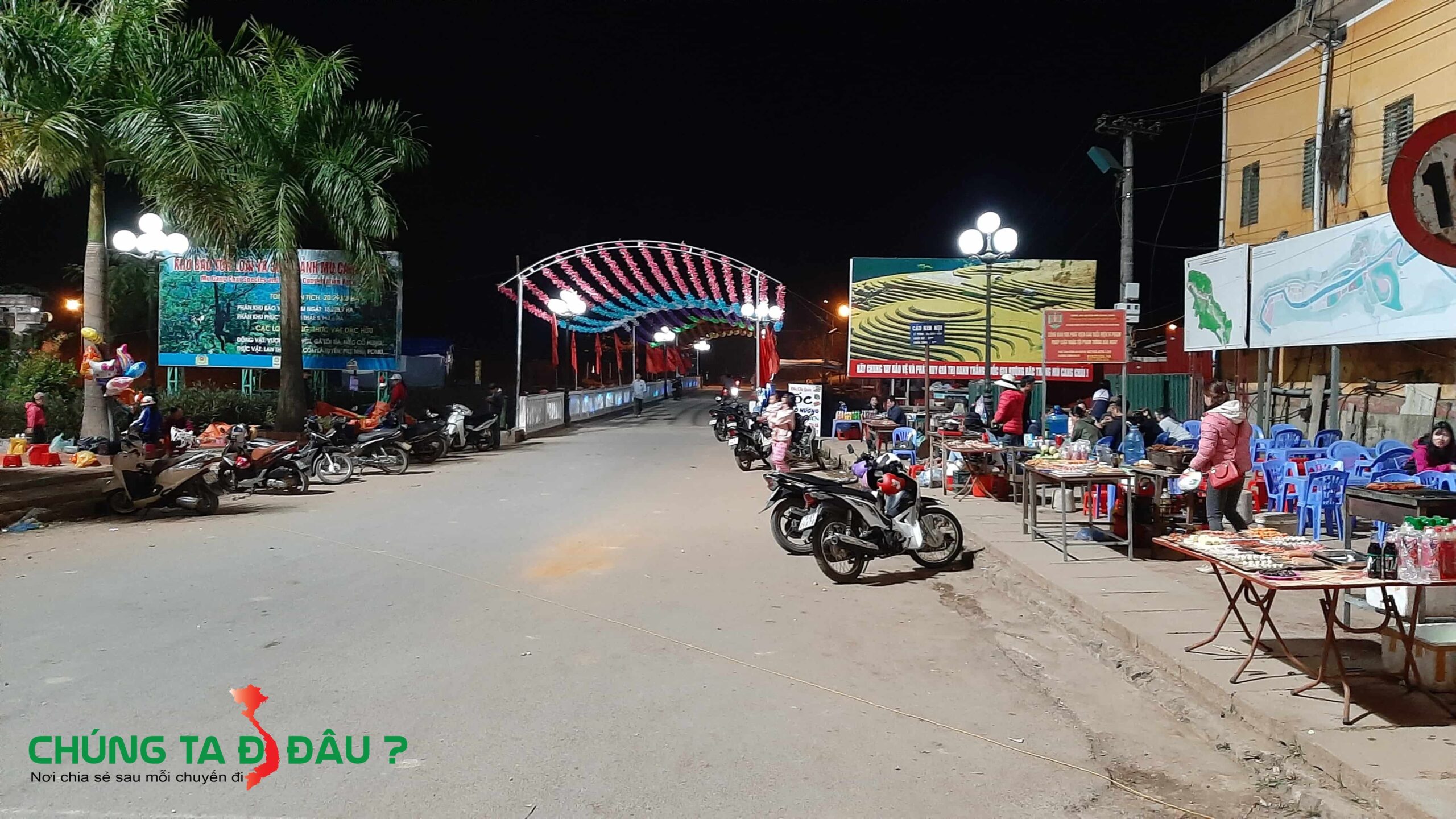 Tối chủ nhật vắng và ít quán hàng hơn tối thứ 7