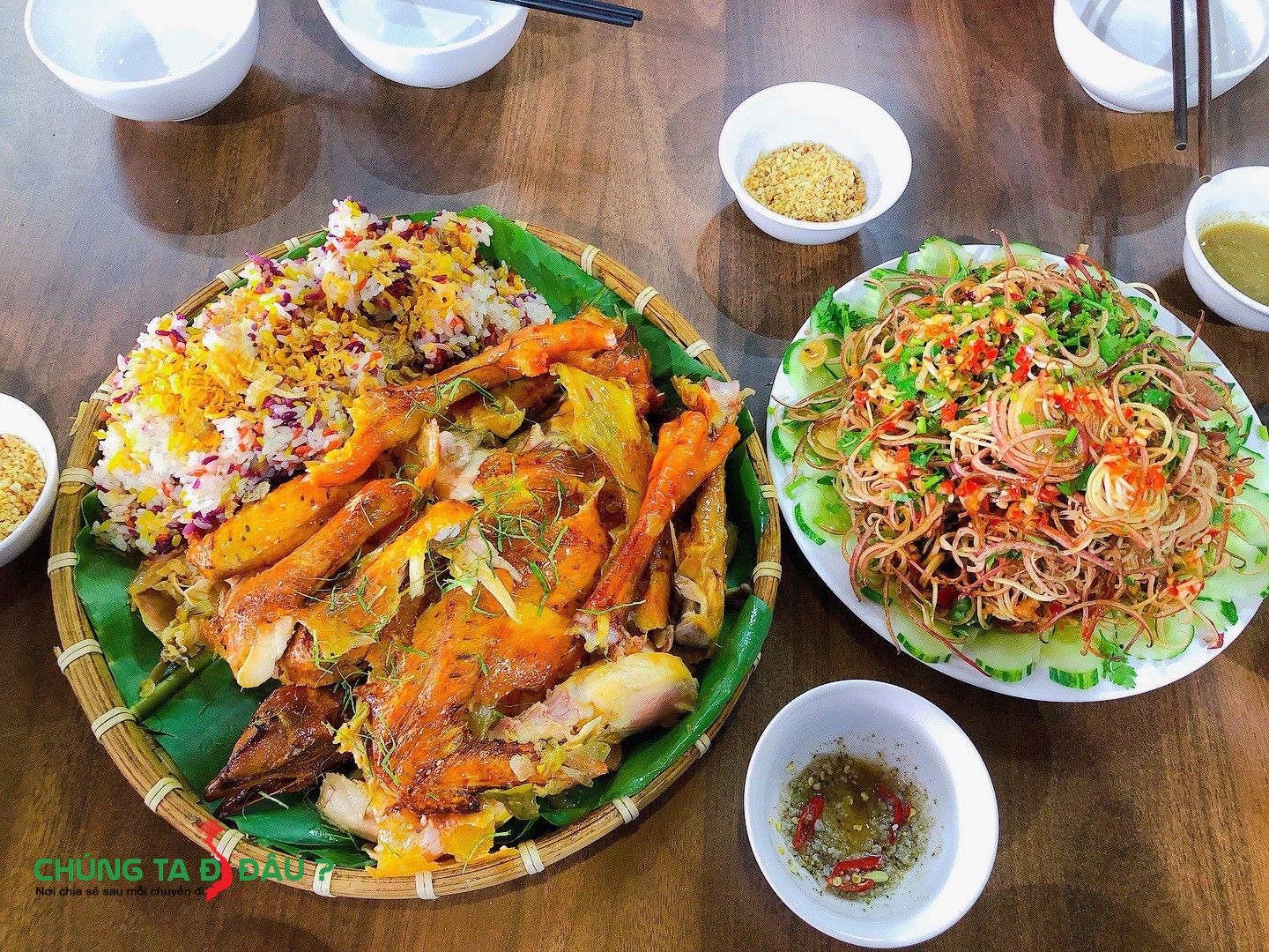Món Gà quay lu siêu ngon và xôi ngũ sắc tại Mộc Châu
