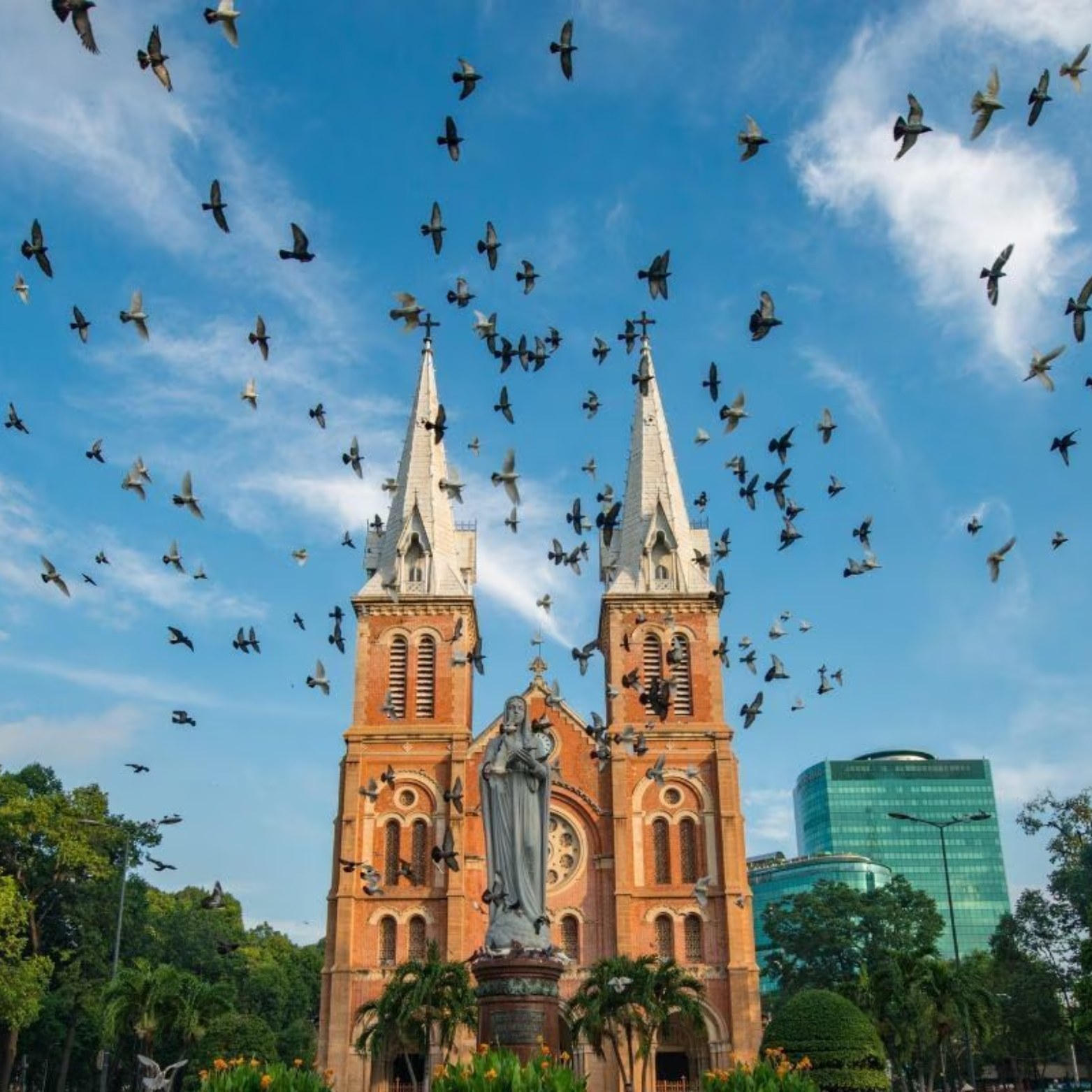 Tour Sài Gòn 2N1Đ: Chạm Vào Ký Ức "Hòn Ngọc Viễn Đông"