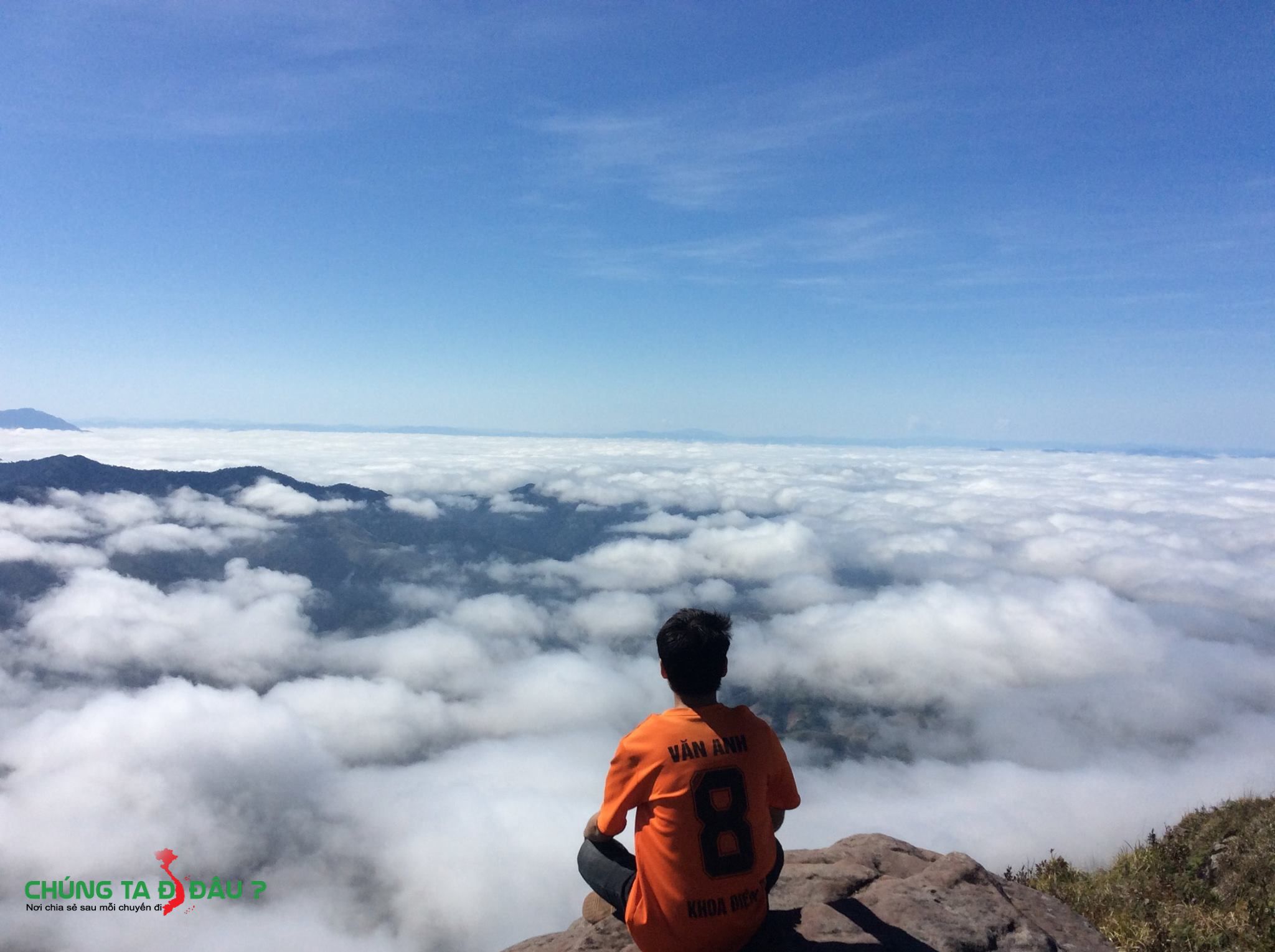 View biển mây nước bạn Lào nhìn từ đỉnh Pha Luông