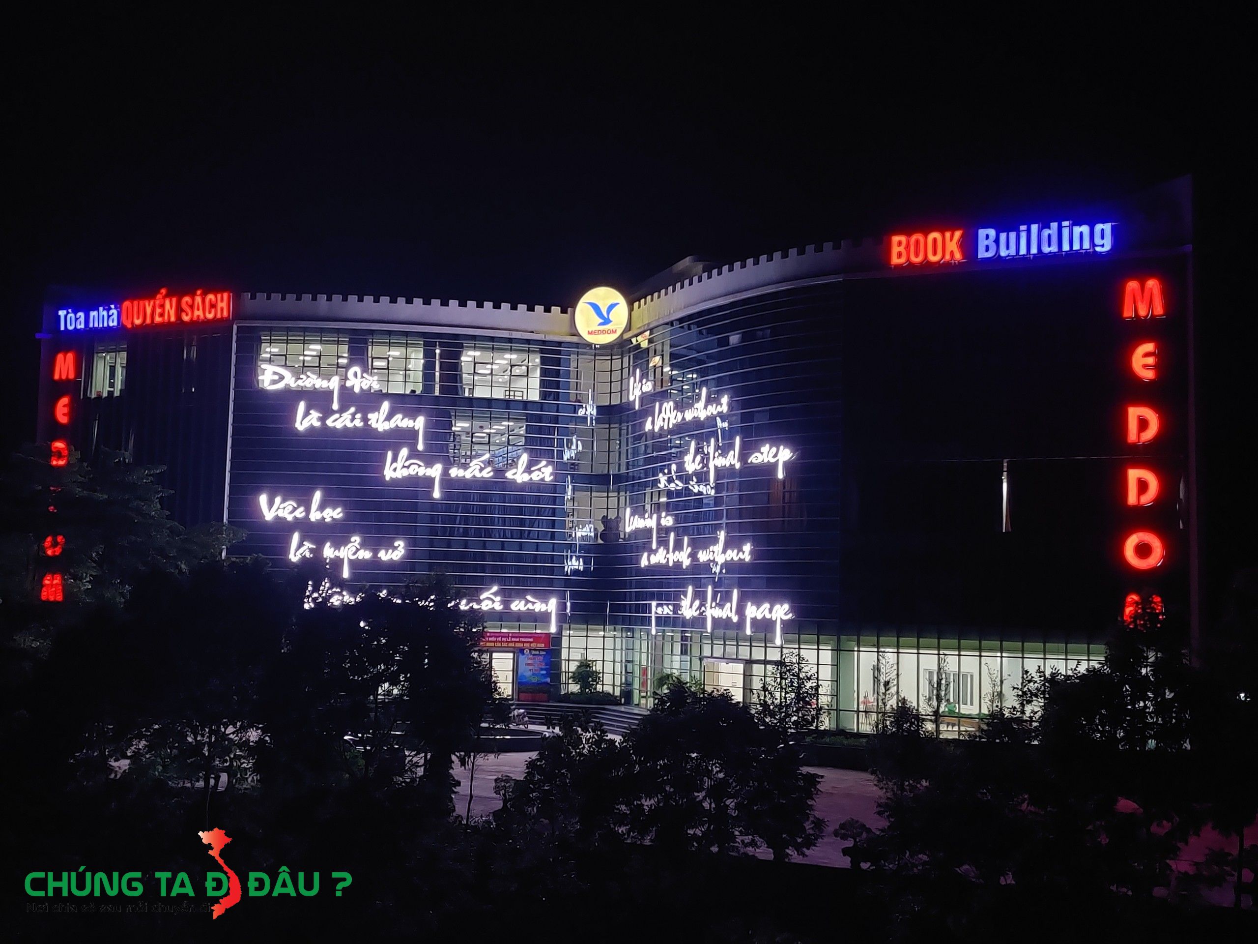 Tòa nhà Quyển sách về đêm