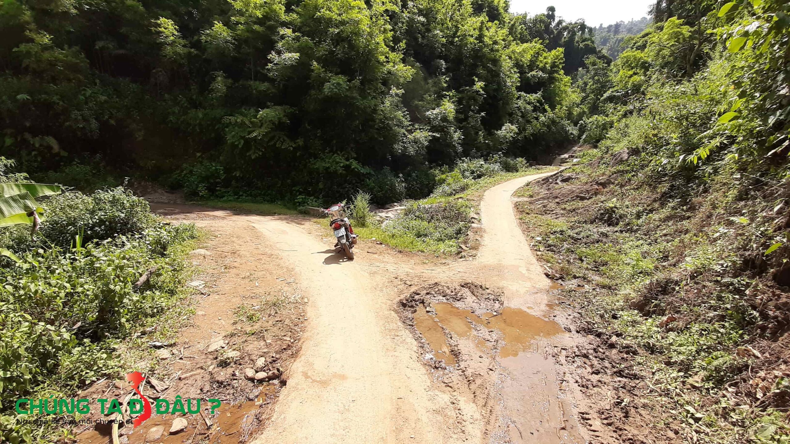 Đường vào khá vắng