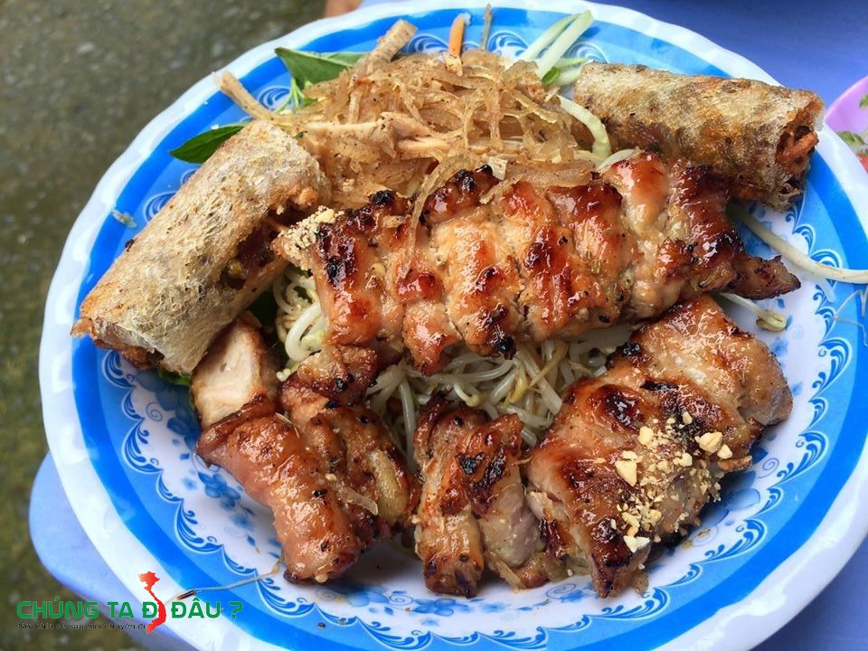 Bún thịt xào, thị nướng Nam Phương