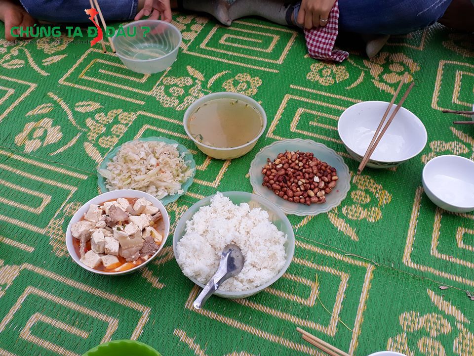 Bữa cơm tình nguyện viên đơn giản thế này thôi