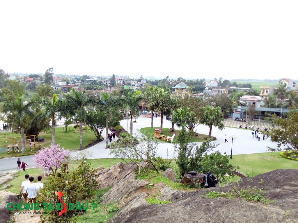 Khuân viên cổng vào nhìn từ trên núi
