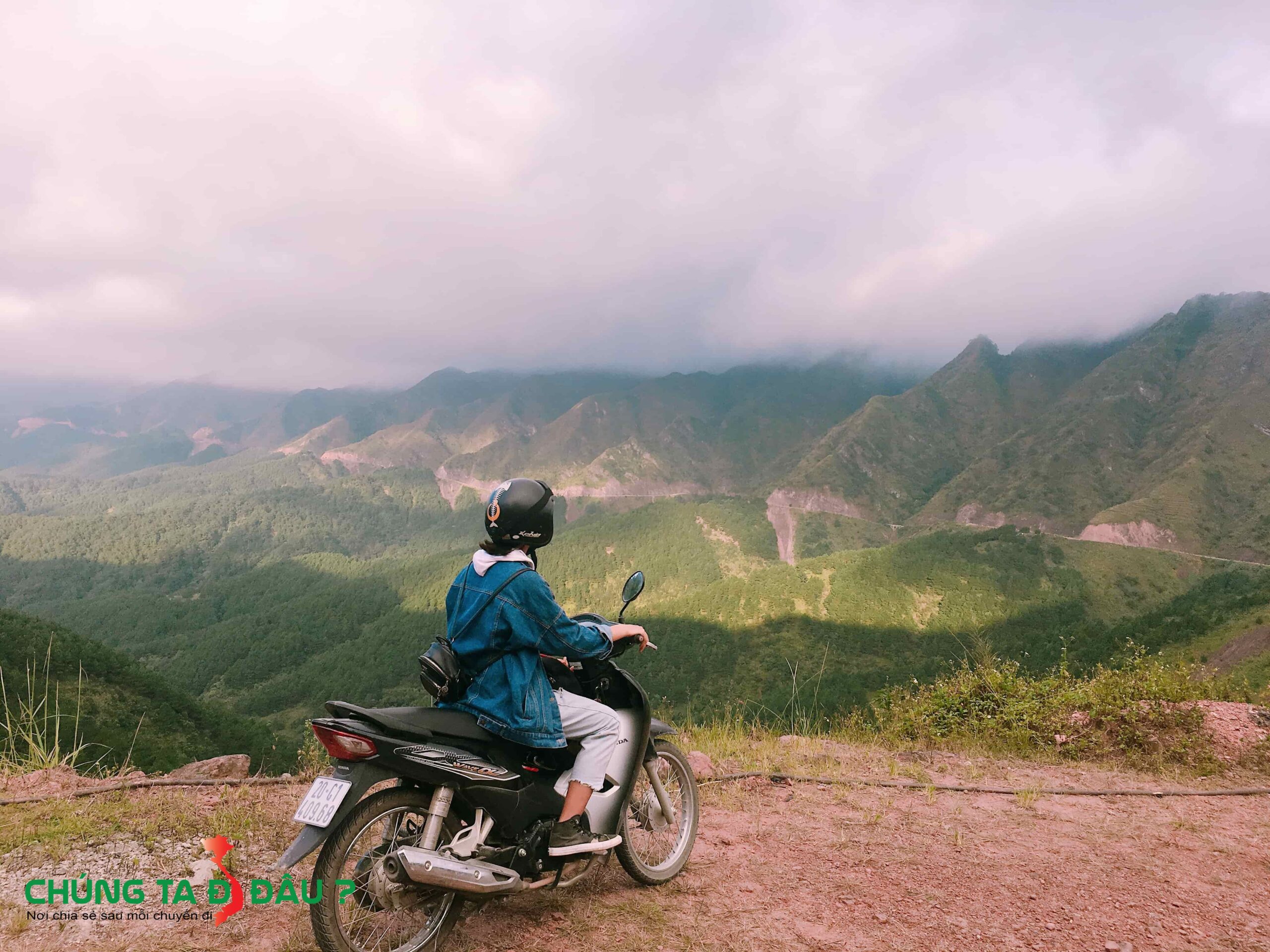 Một bên là vực, một bên là núi cao. Khung cảnh Bình Liêu hiện lên hùng vĩ