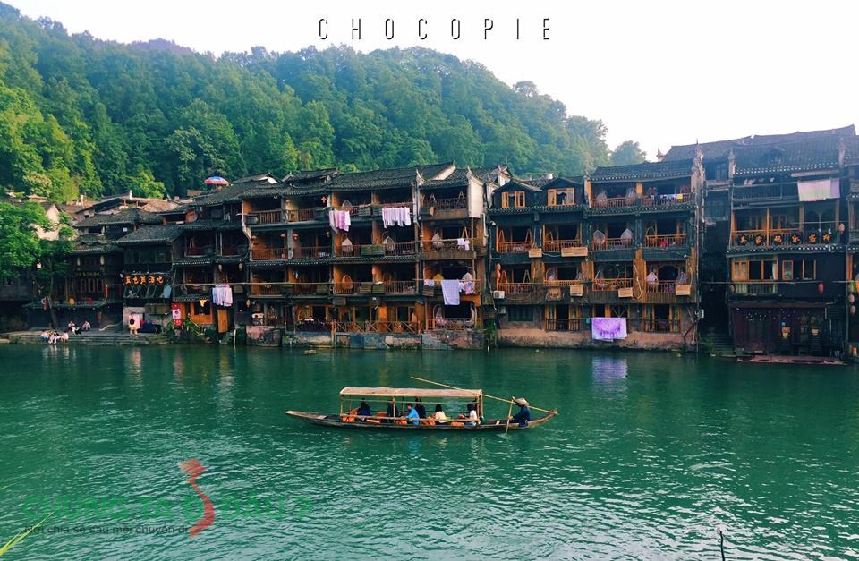 Phượng hoàng cổ trấn, thành phố 1300 tuổi