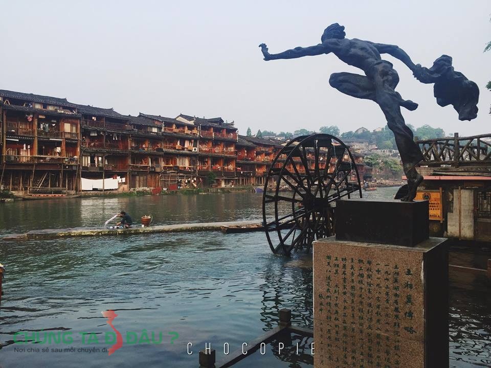 Một góc Phượng hoàng cổ trấn