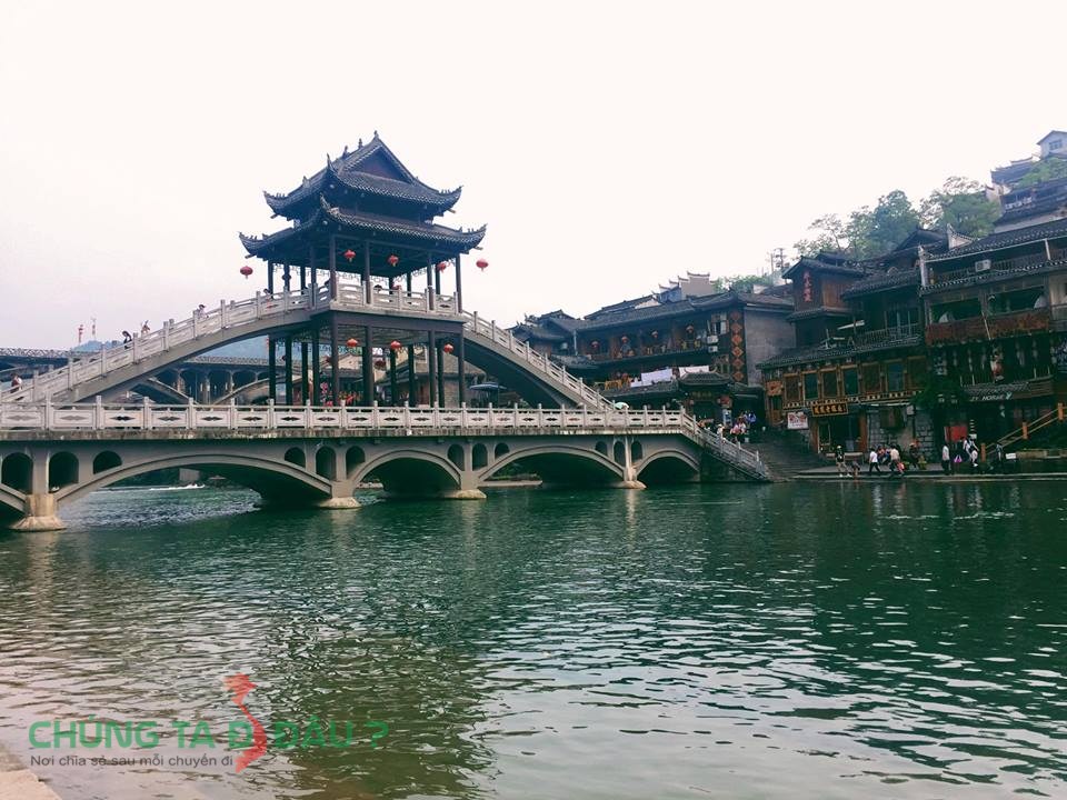 Phượng hoàng cổ trấn