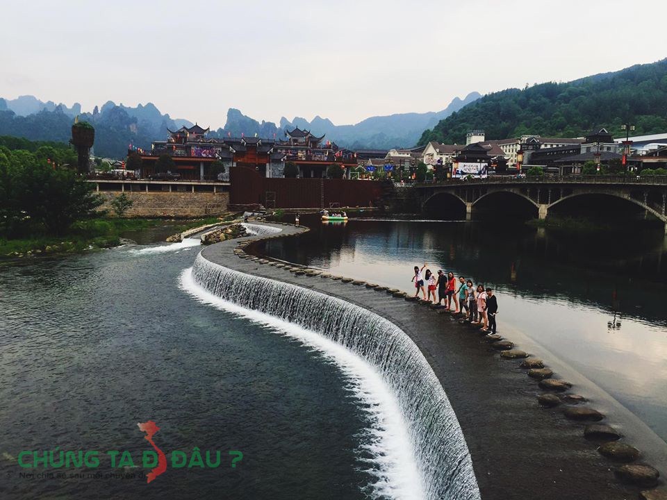 Đường cong đập nước ở Vũ Lăng Nguyên