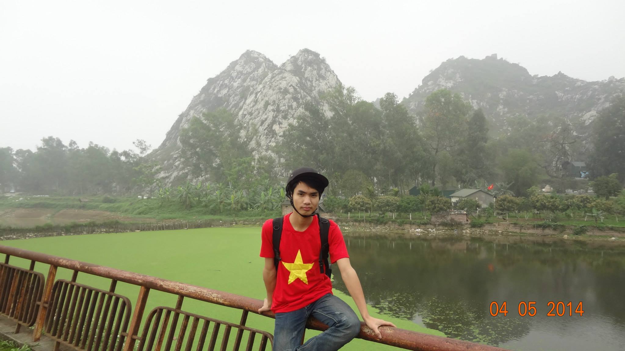 Núi Trầm nhìn từ xa