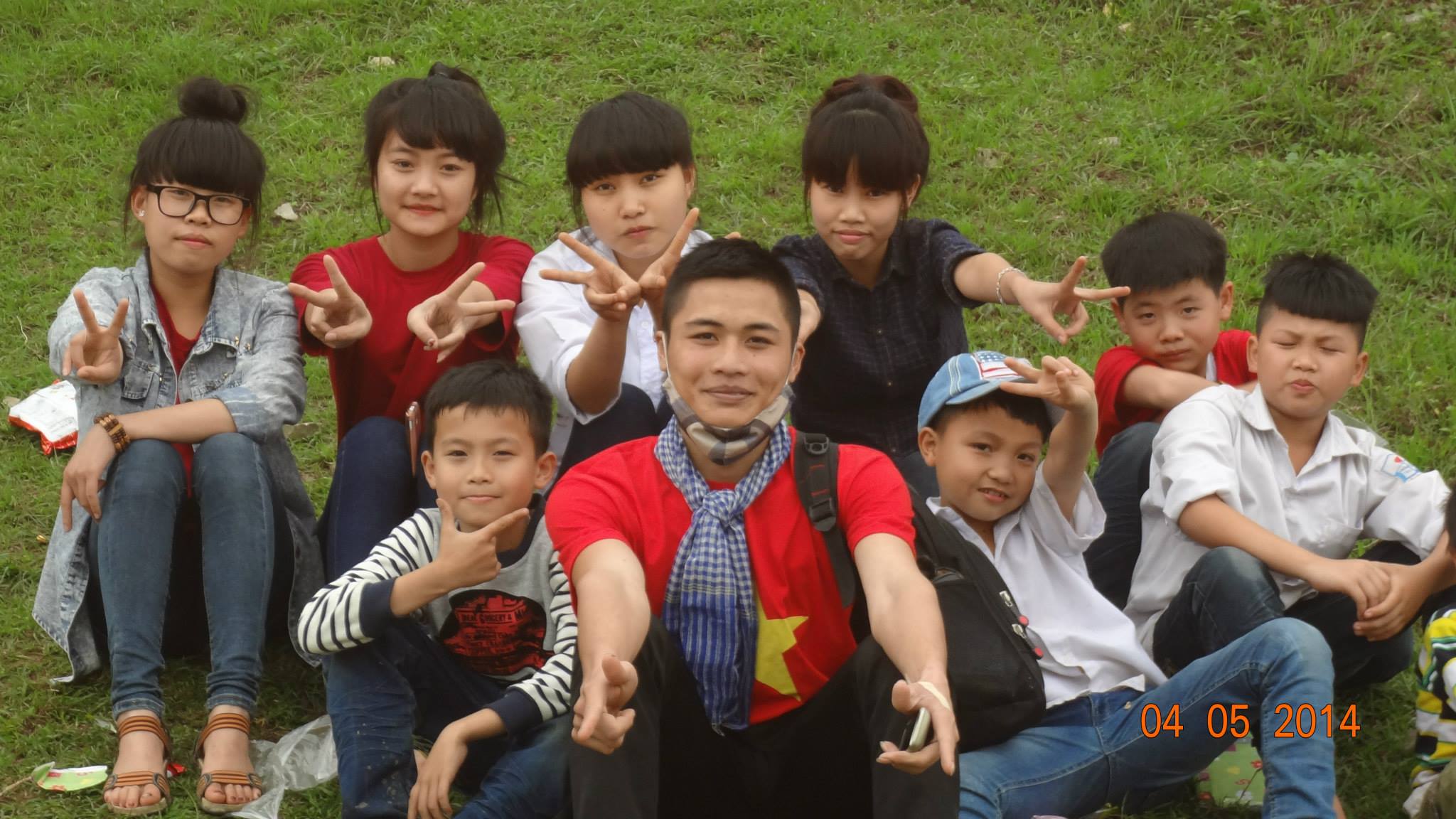Vui chơi với các bạn trẻ trên núi Trầm