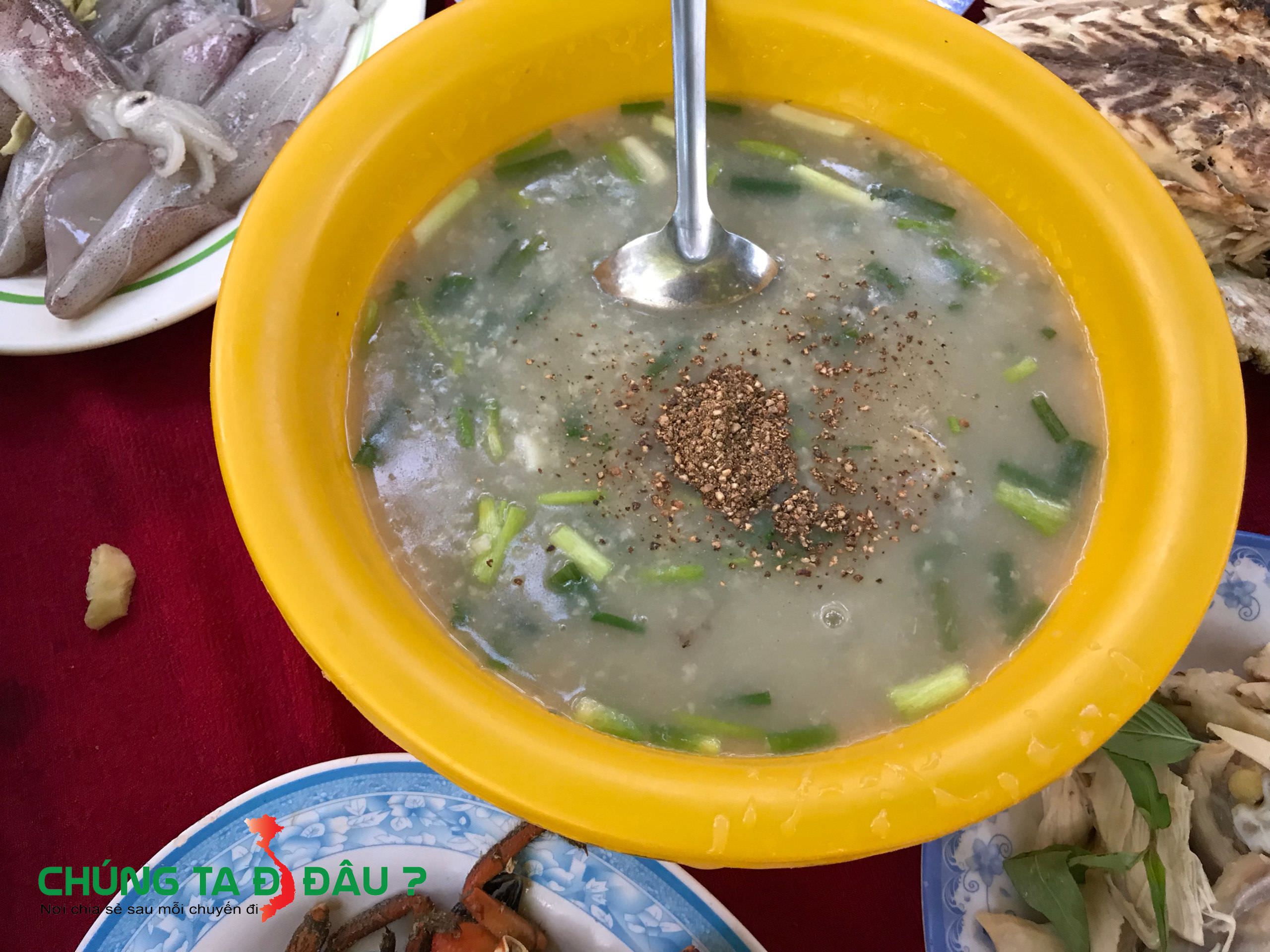 Cháo gỏi gà đi bộ