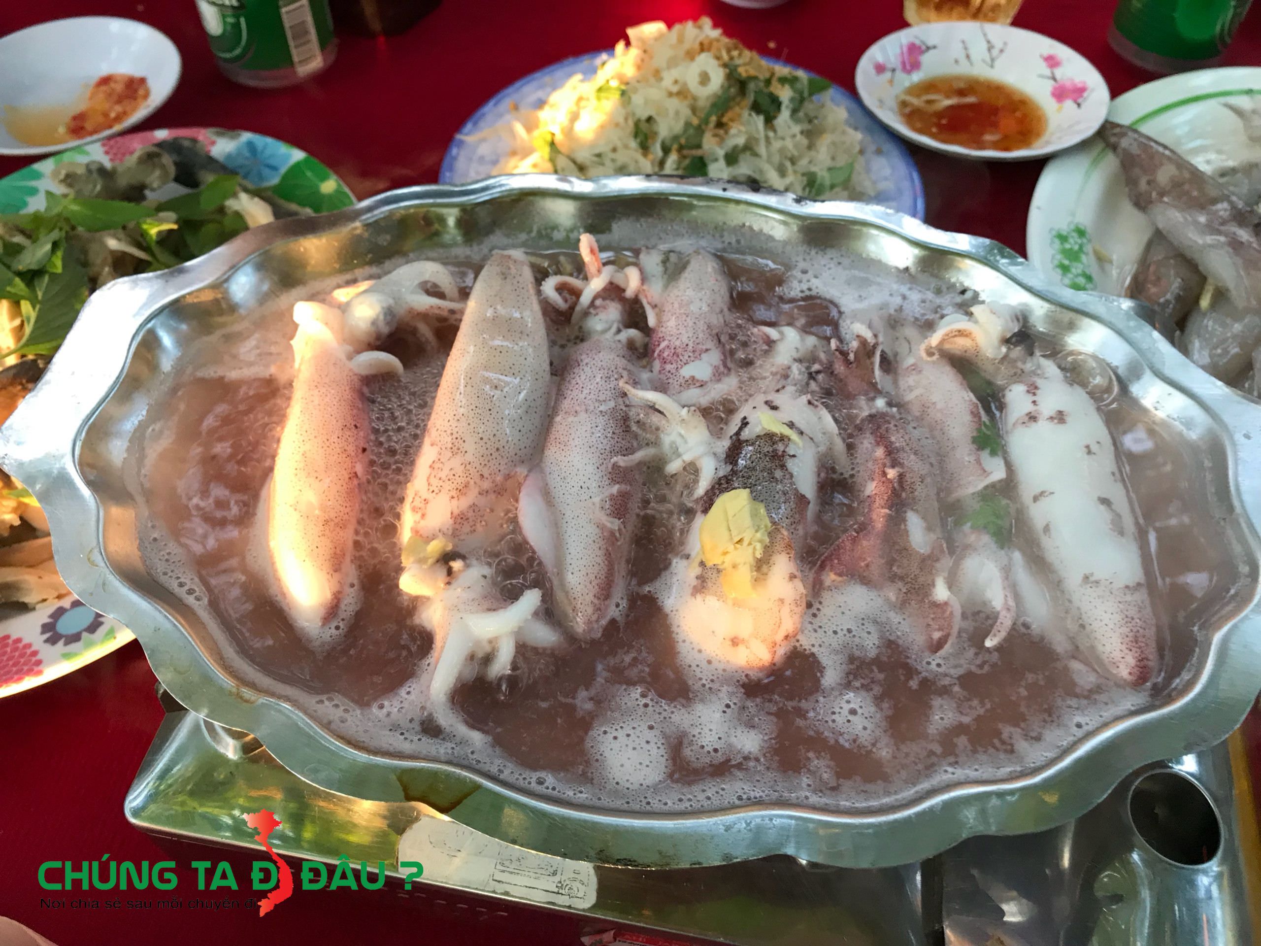 Mực luộc nước dừa