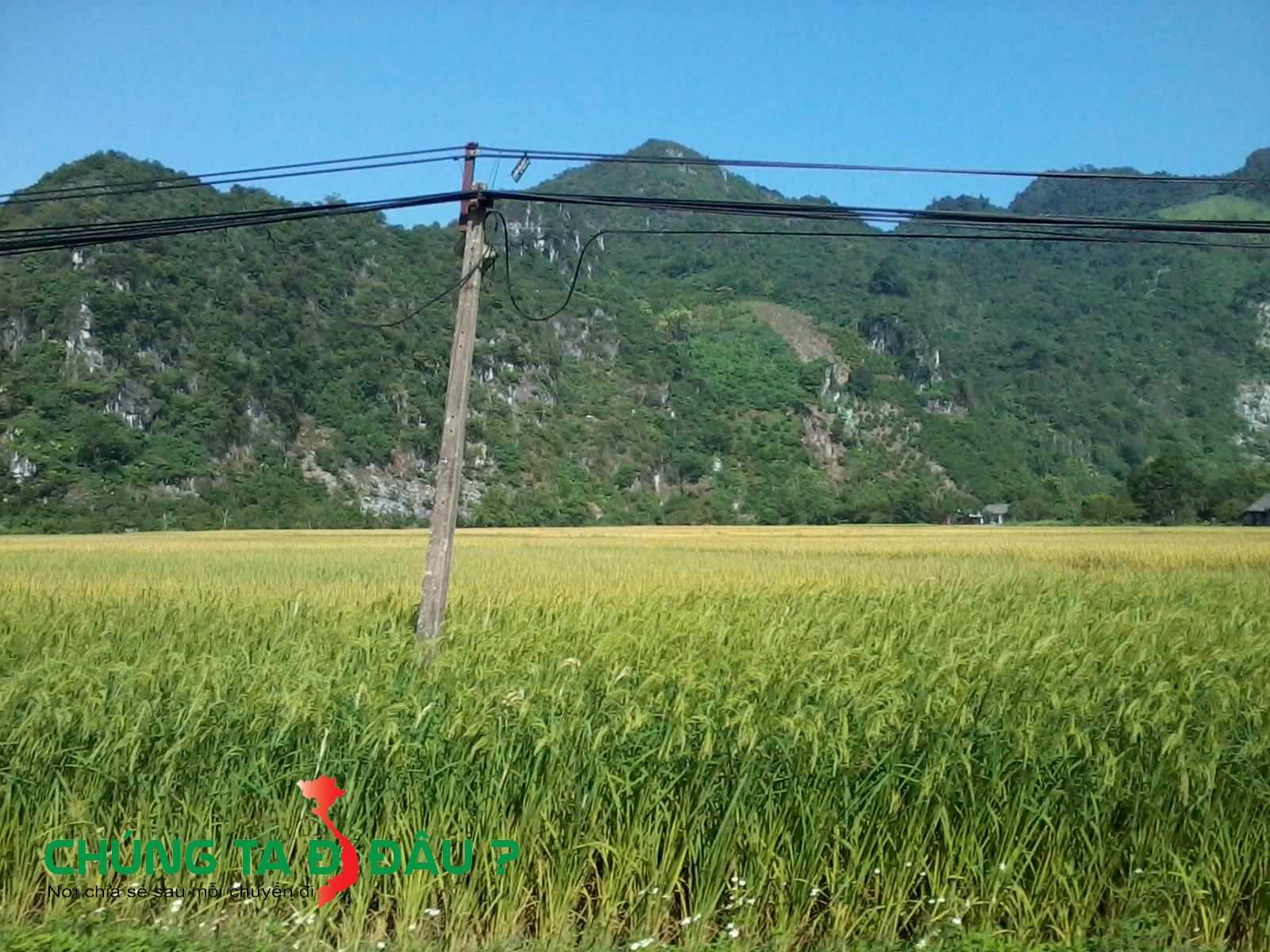 Phong cảnh hữu tình trên đường đi hang Phượng Hoàng