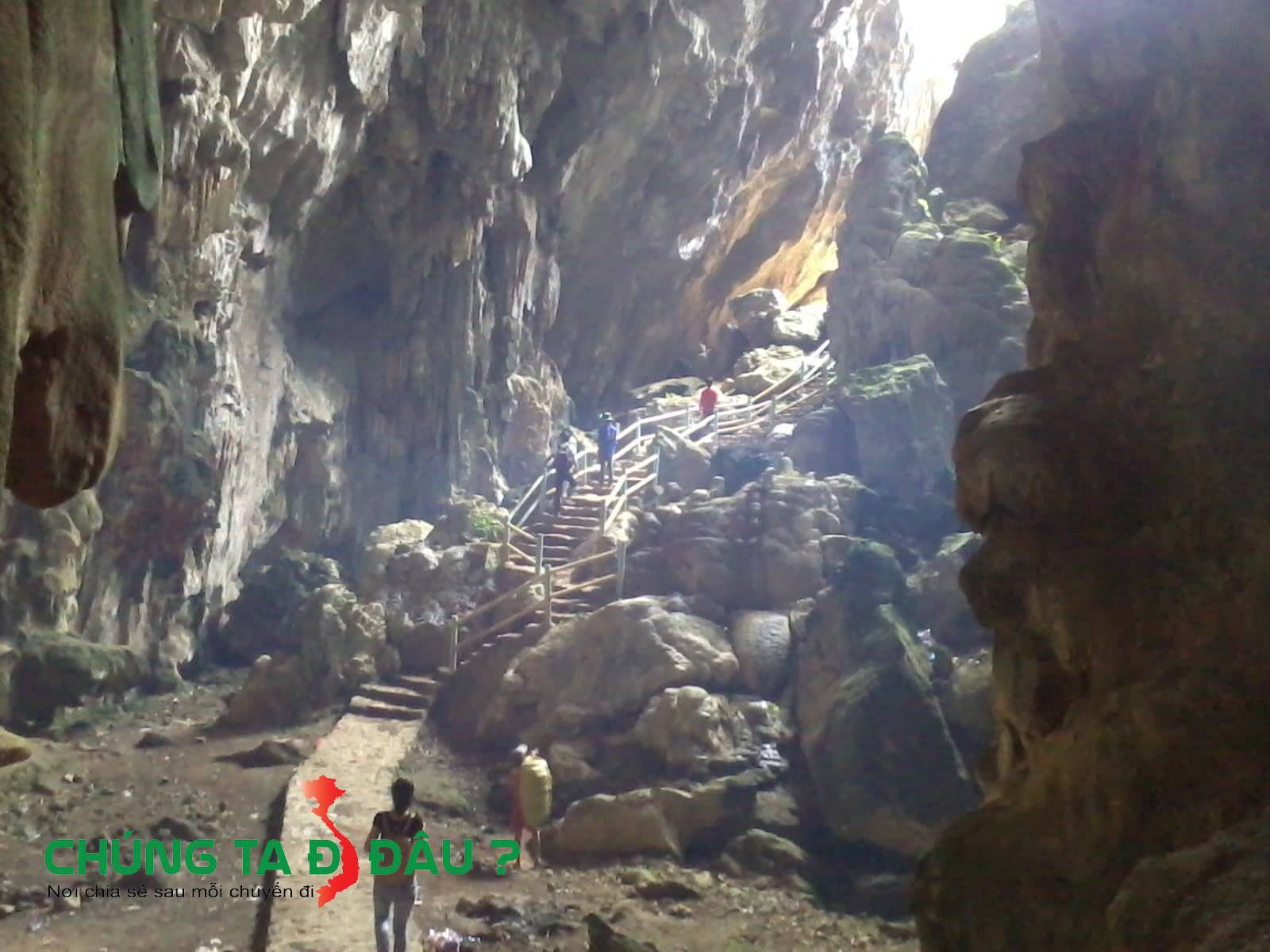 Lối vào hang nhìn từ trong ra