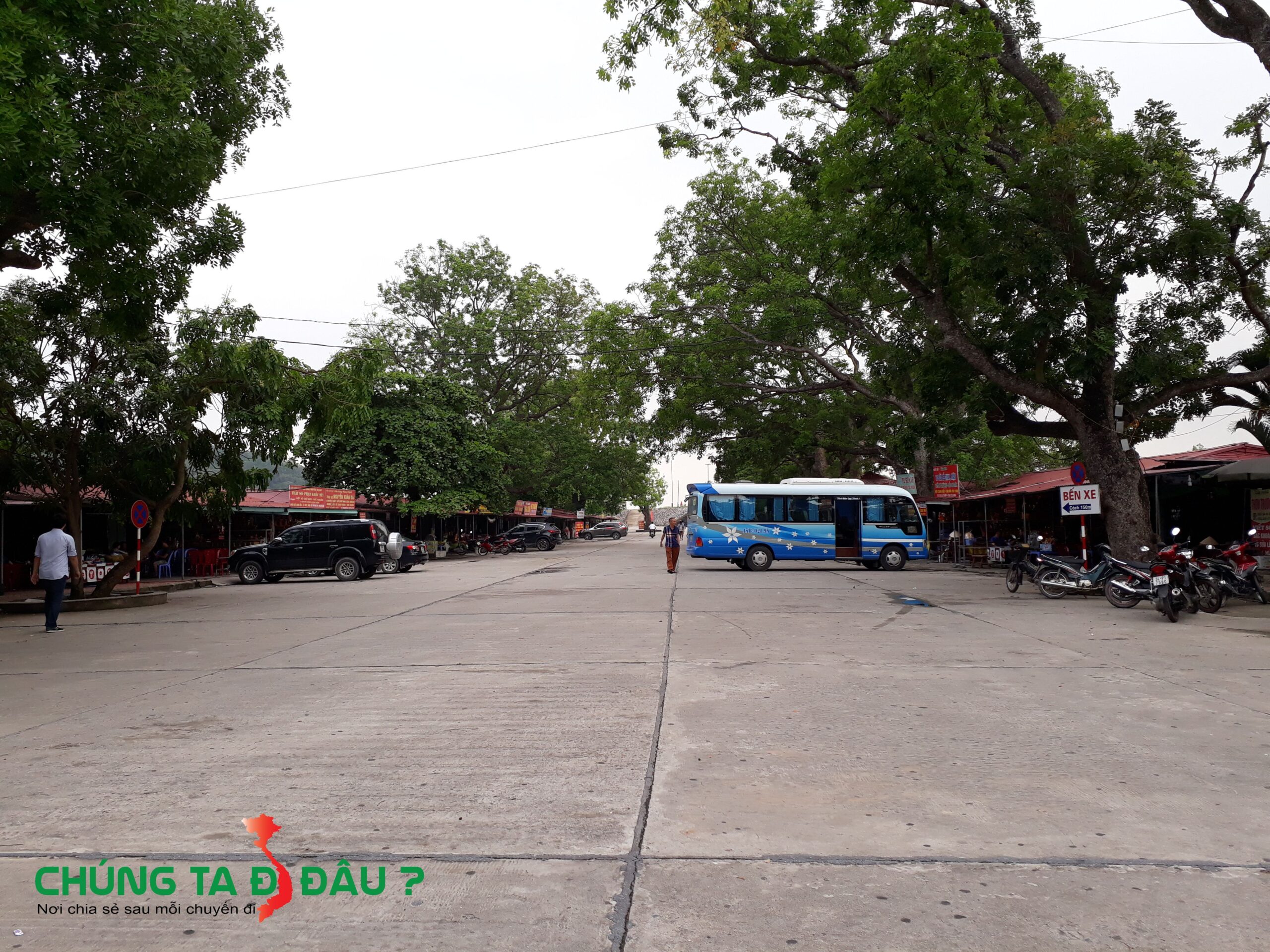 Đoạn đường đi ra bờ đê