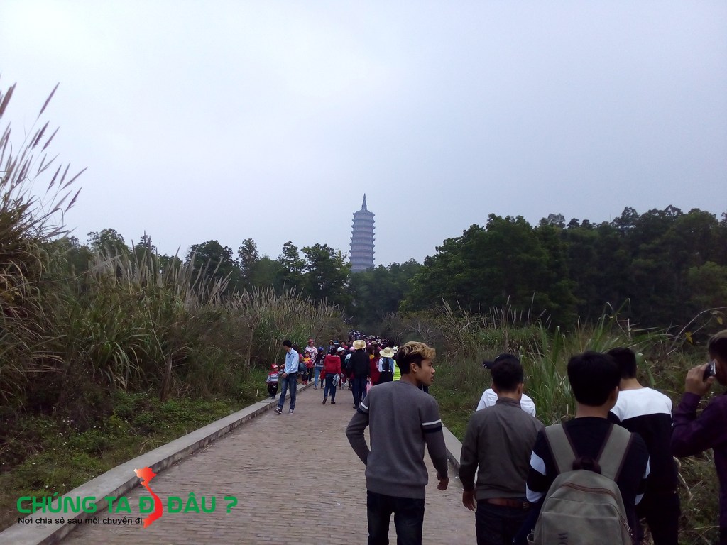 Đường bộ lên thẳng tháp Báo thiên