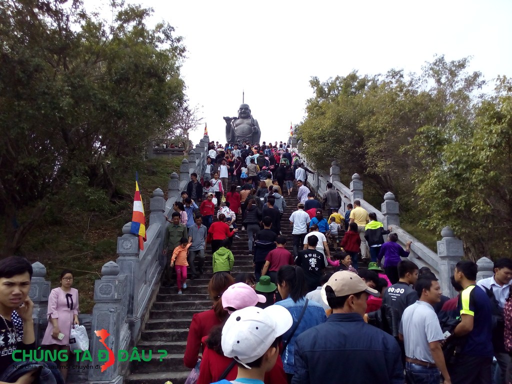 Đường lên tượng phật Di lặc 