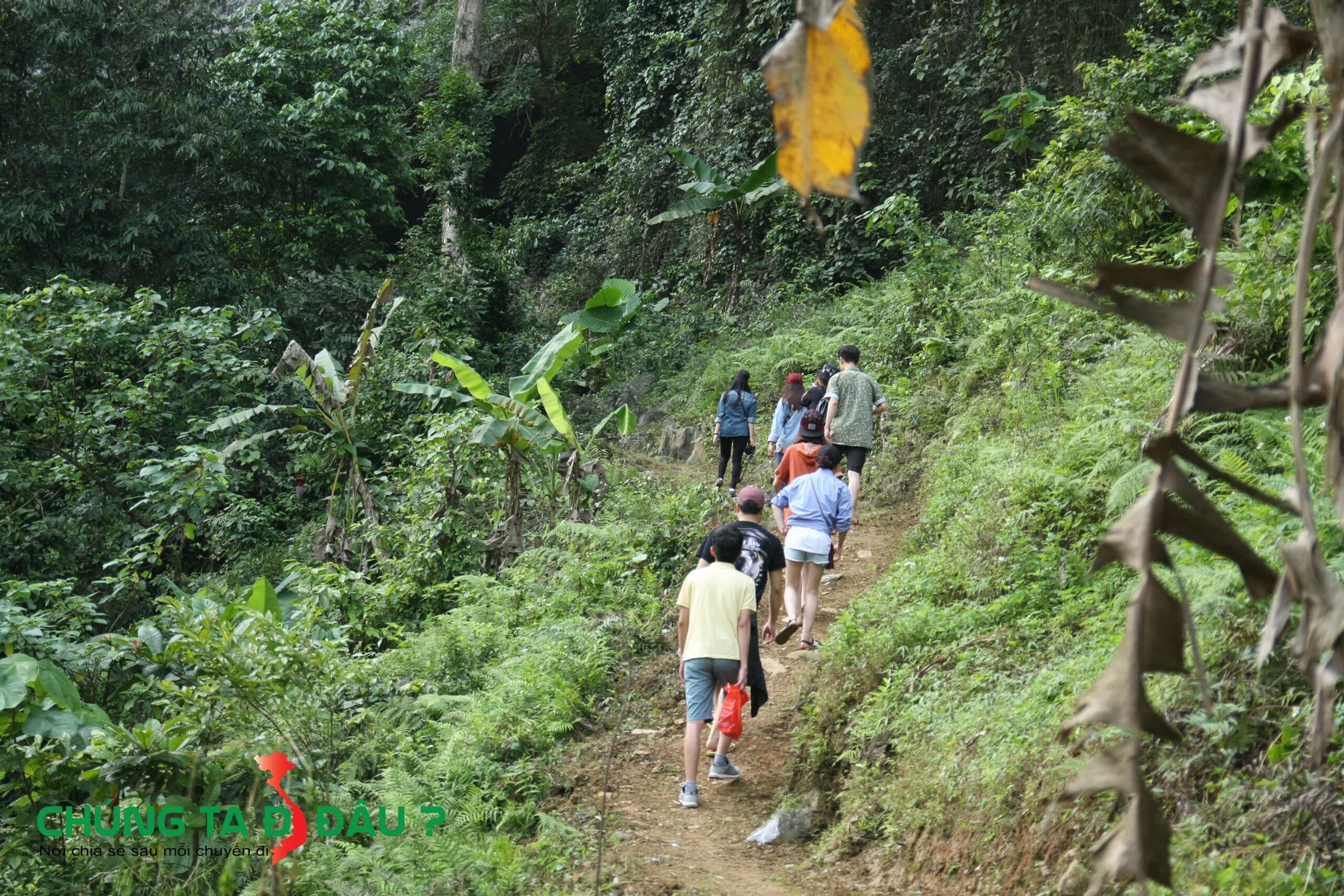 Tiến lên hang Dơi