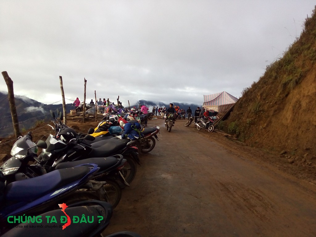 Rất đông các bạn trẻ đi săn mây