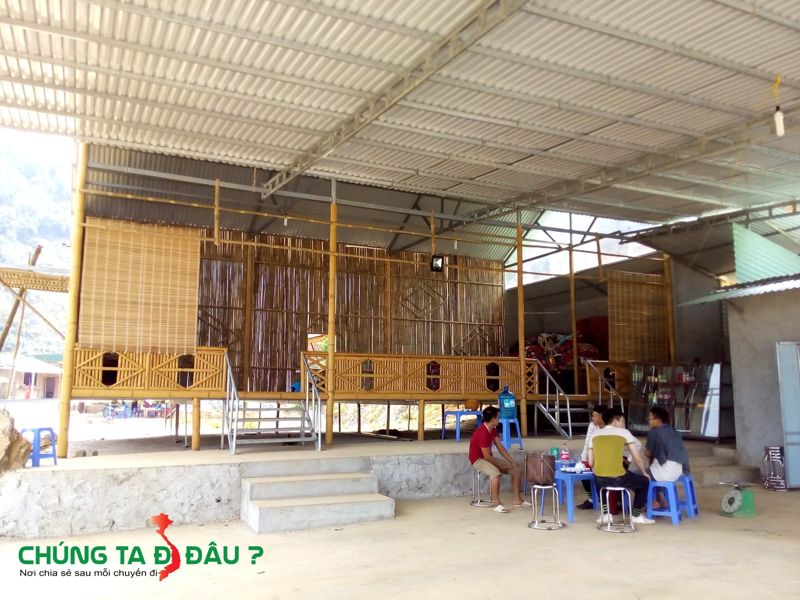 Homestay nhìn từ ngoài vào, ảnh mình chụp ban ngày nhé