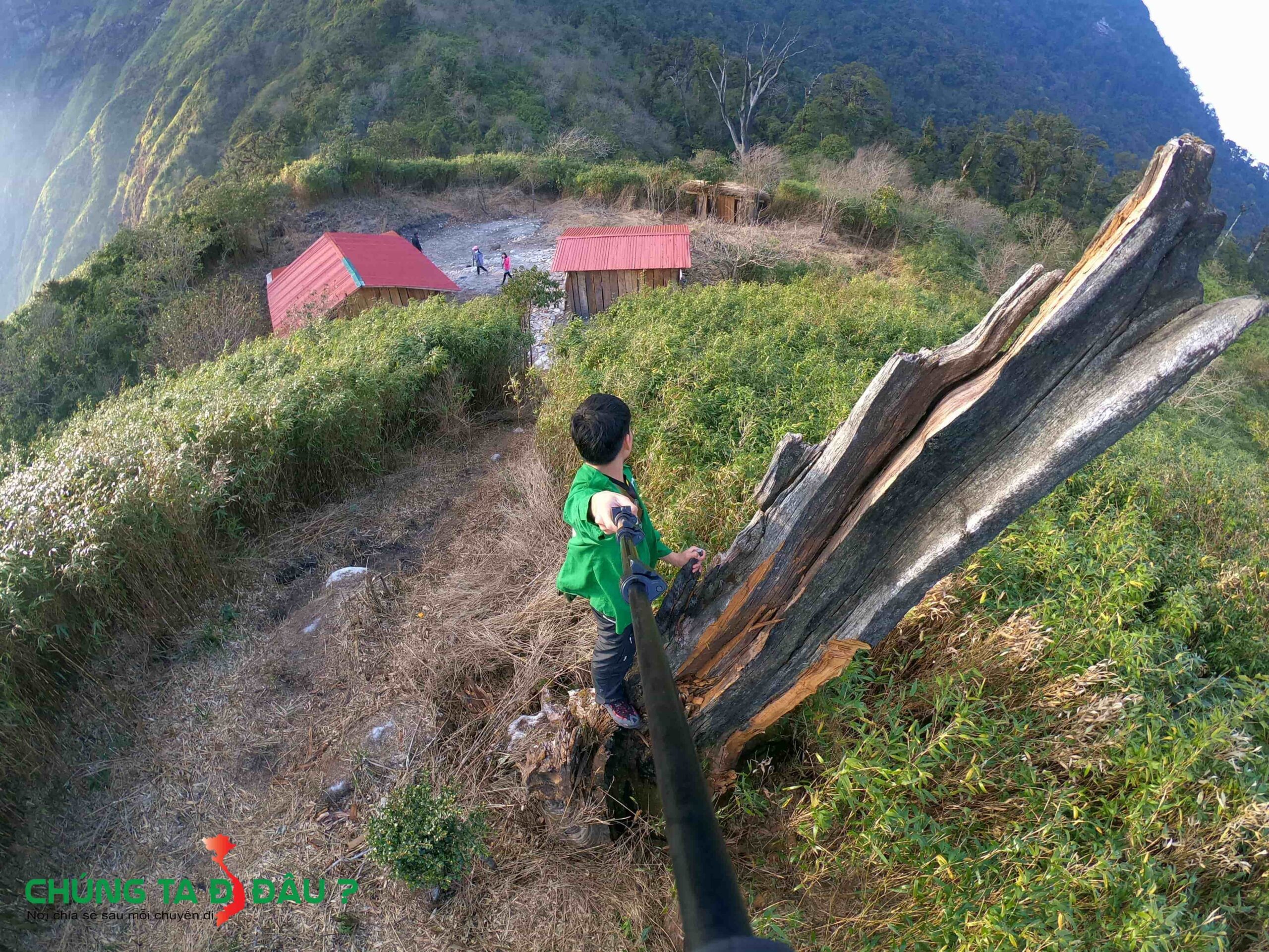Lán ngủ lưng chừng núi độ cao ~2000m