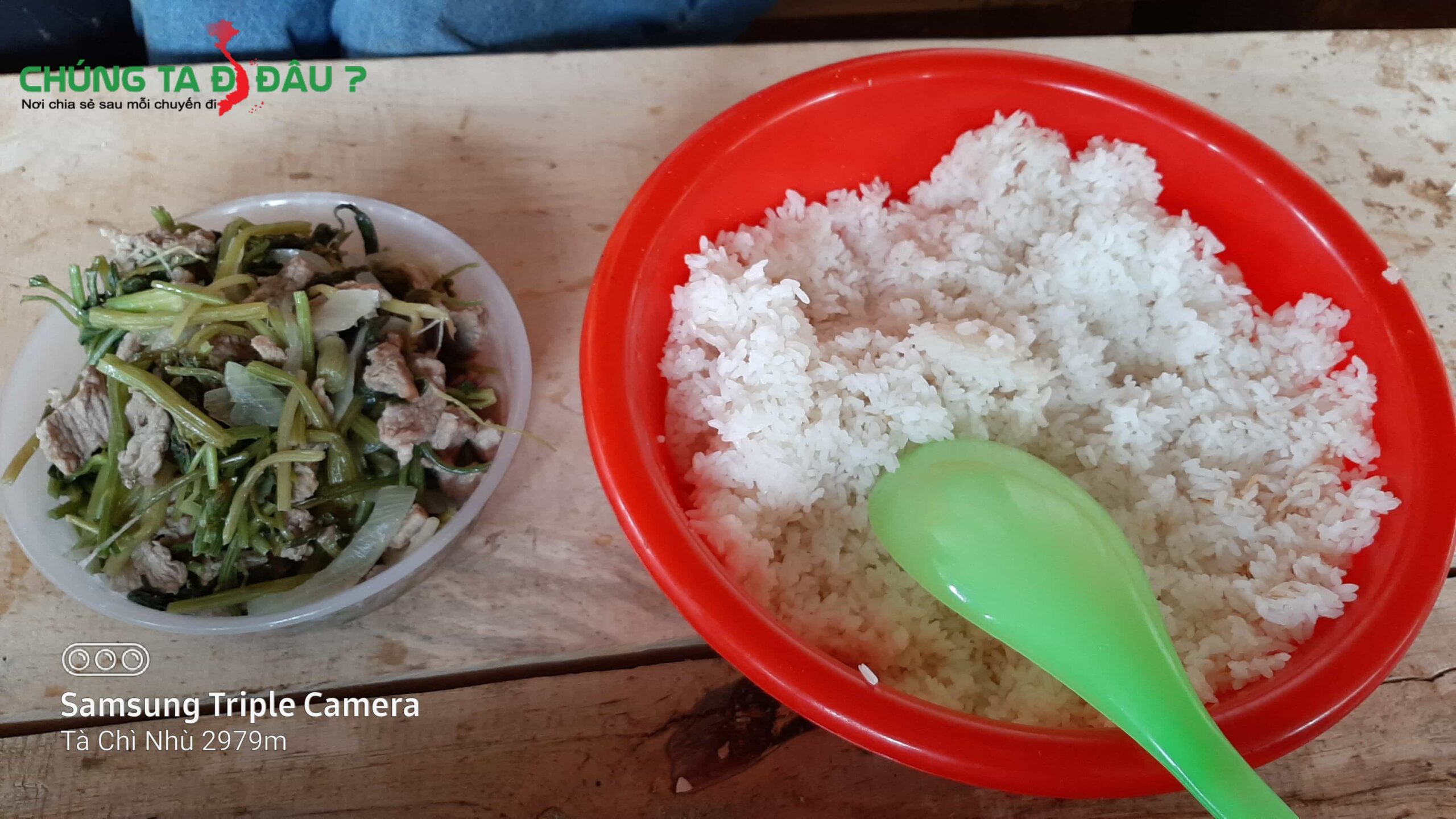 Bữa trưa chỉ đạm bạc như vậy thôi