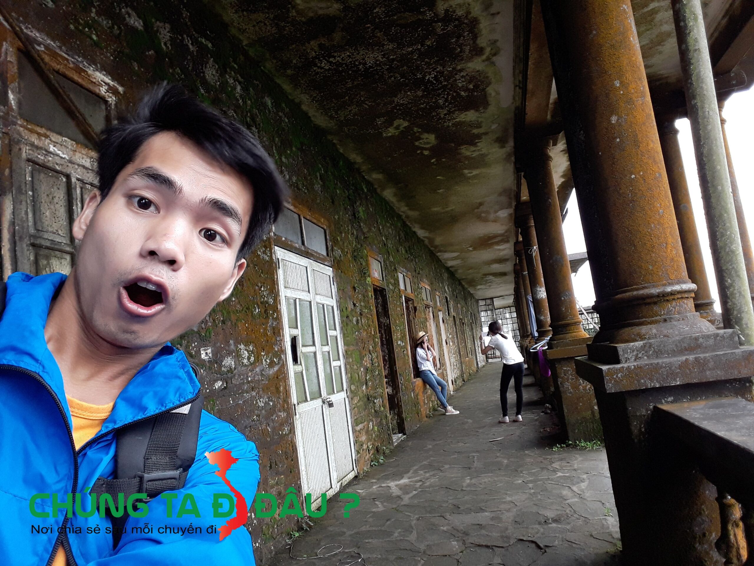 Bức ảnh chỉ đẹp hơn khi có người thứ 3:))