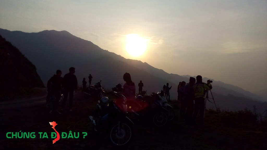 Bình minh trên sống lưng khủng long