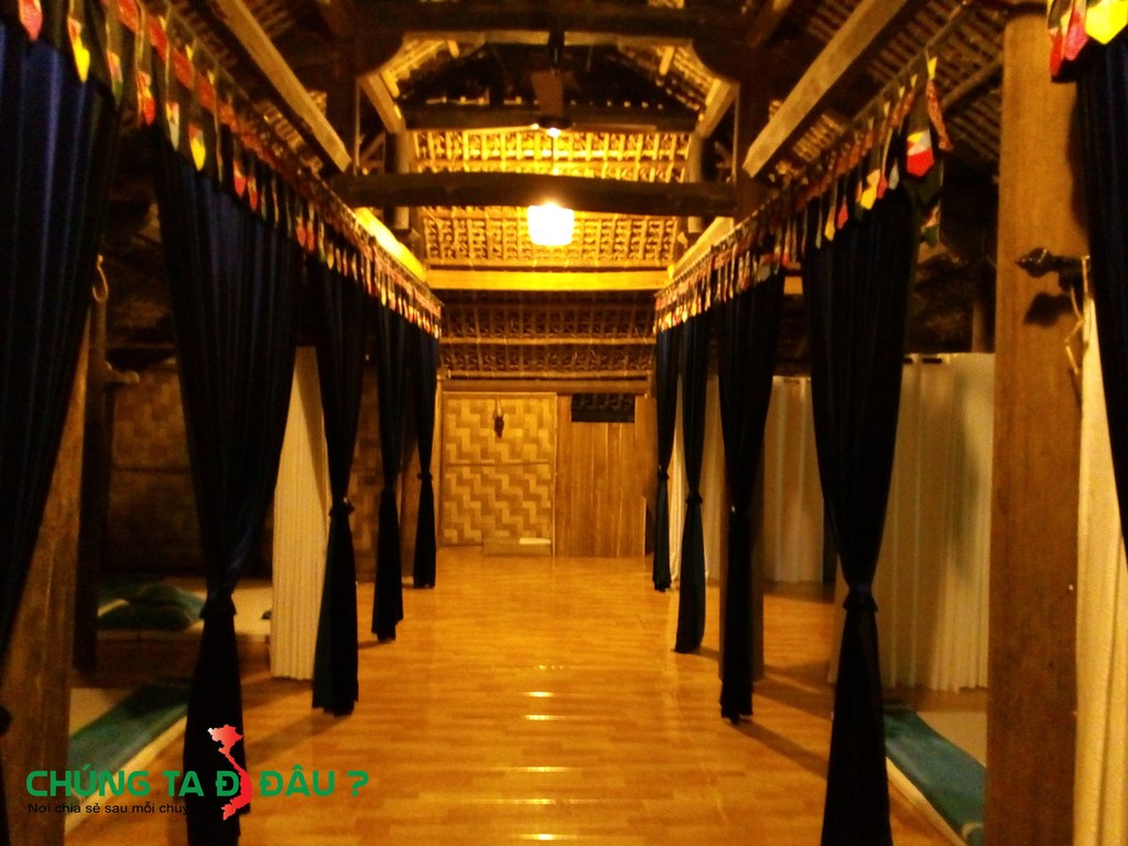 Làng nhà sàn Thái Hải