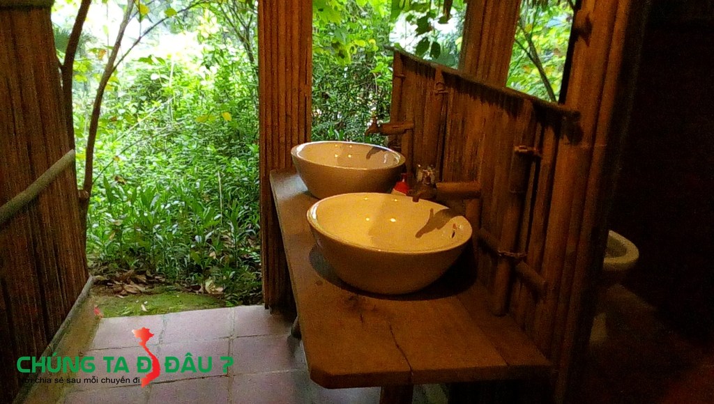 Bồn rửa tay được trang trí rất đẹp mắt