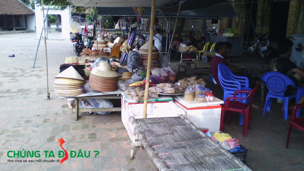 Những quán hàng ven đường