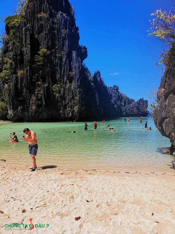 Hidden Beach - sau khi chui qua cái hang là đến cái bãi biển thế này