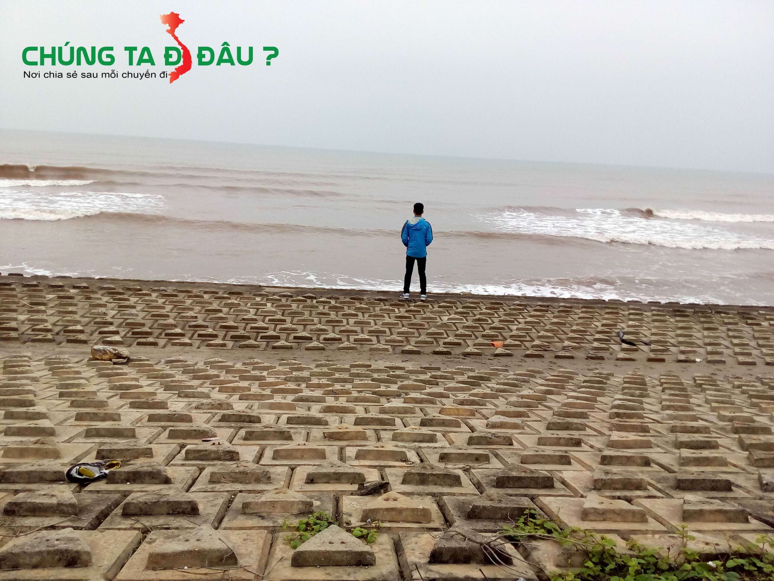 Xuôi theo đường đê nhiều chỗ view rất đẹp