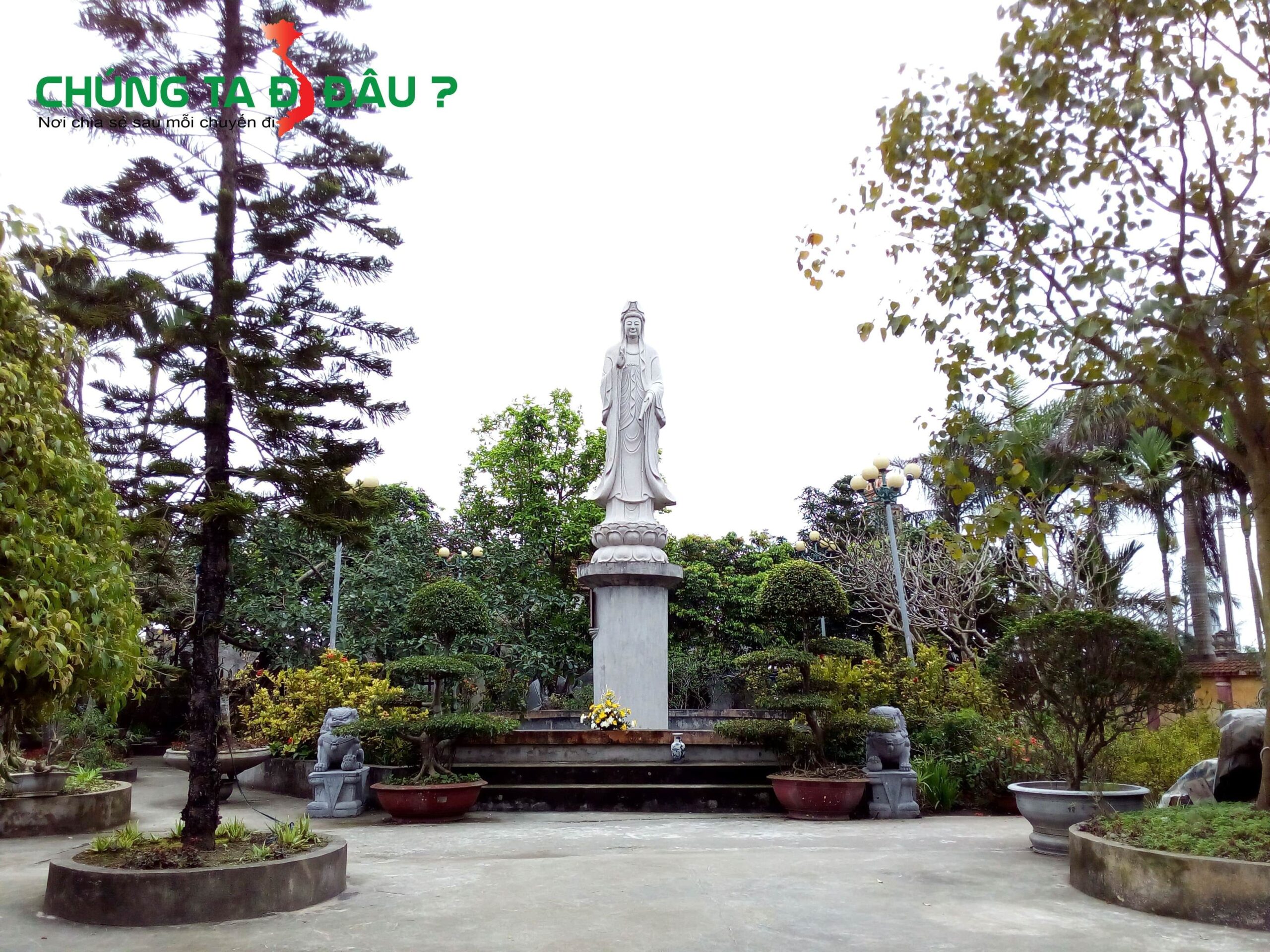Tượng đài quan âm ở chùa Linh Ứng