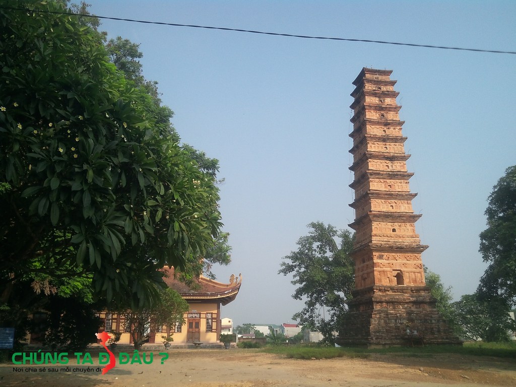 Thăm quan tháp Bảo sơn