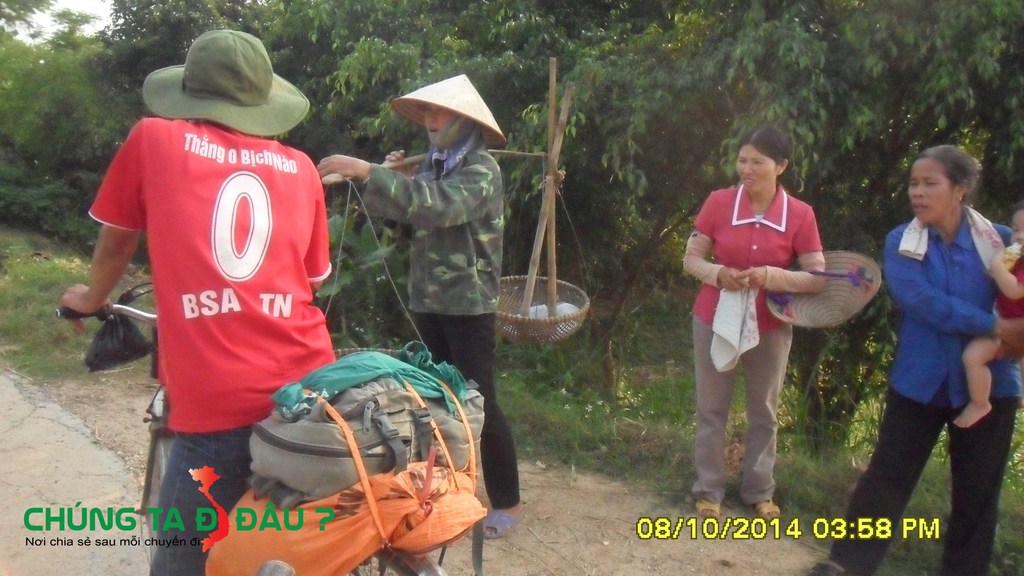 Hỏi thăm đường qua sông Lô