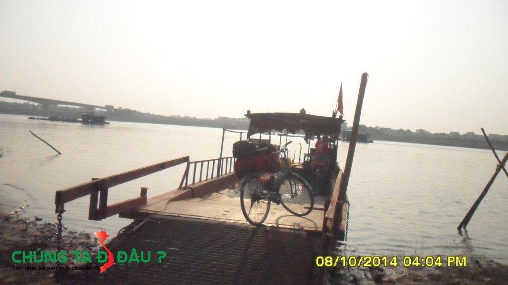 Lên Phà qua sông Lô