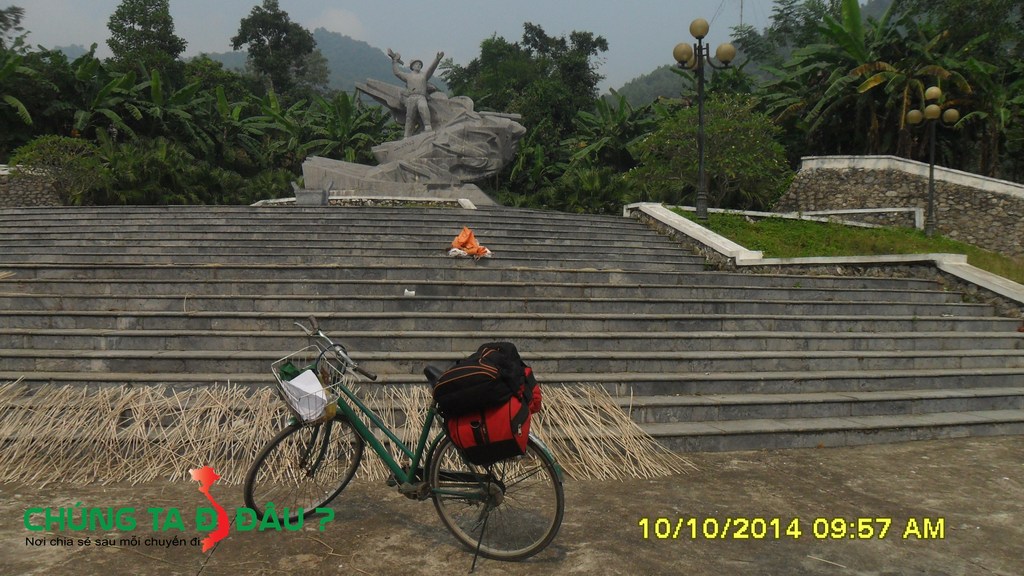 Tượng đài anh hùng Cù Chính Lan